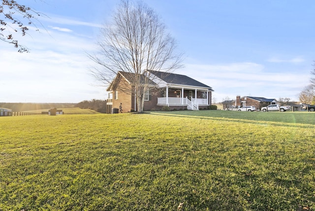 view of front facade featuring a front lawn and covered porch