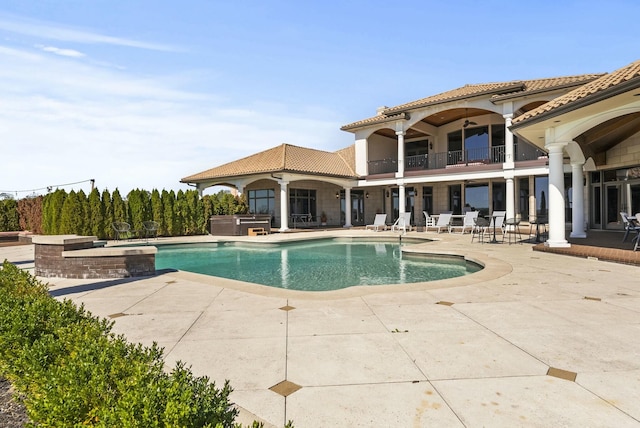 view of pool featuring a patio and an outdoor hot tub