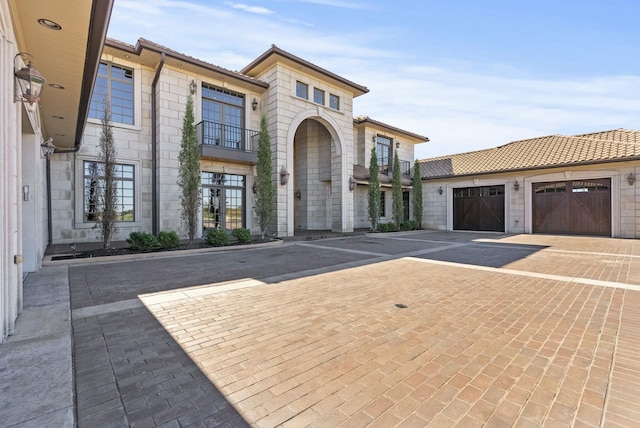 view of front of house featuring a garage