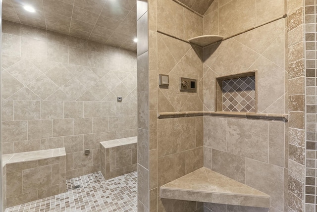 bathroom featuring a tile shower