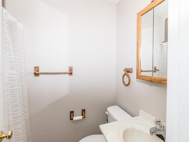 bathroom featuring toilet and sink