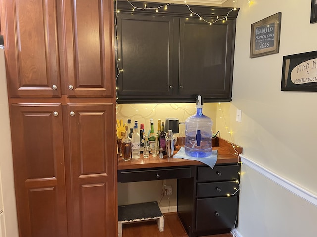 bar with backsplash