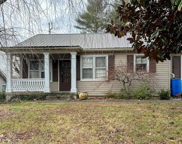 view of front of home with a front yard and covered porch