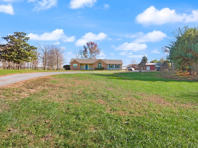 view of front of house featuring a front lawn