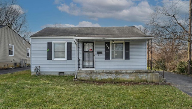 bungalow featuring a porch and a front yard