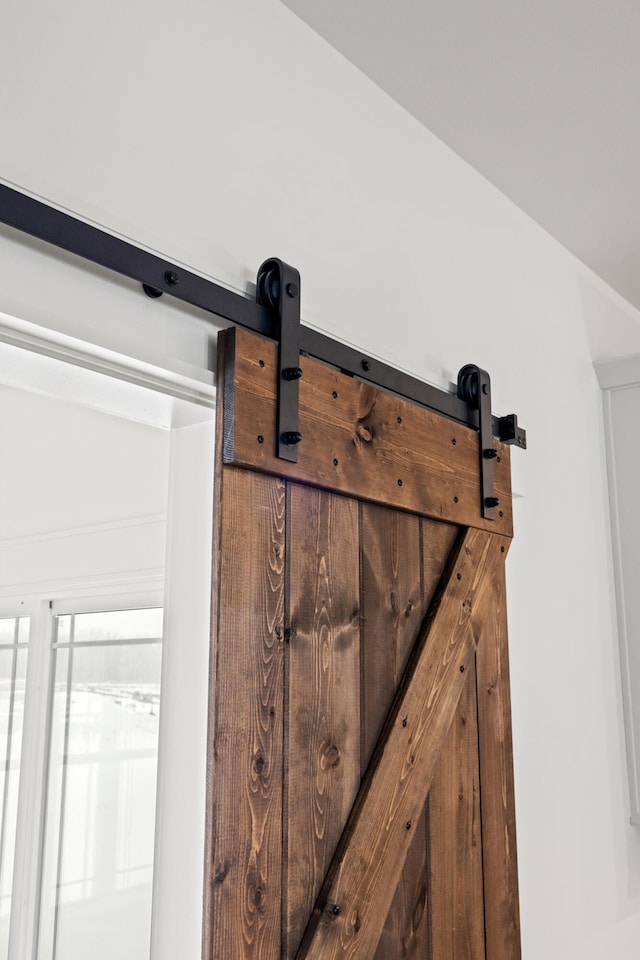 interior details featuring a barn door