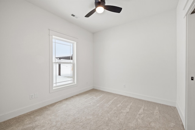 unfurnished room with light carpet and ceiling fan