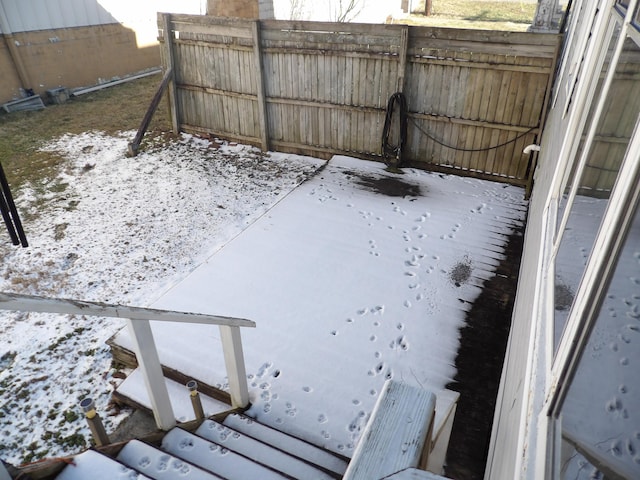 view of yard layered in snow