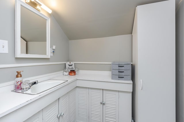 bathroom featuring sink