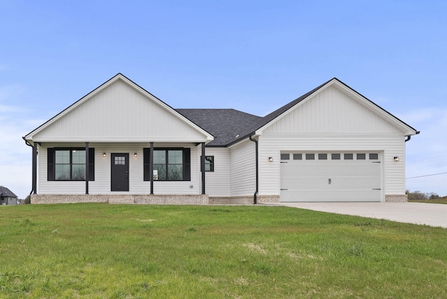 view of front facade featuring a porch, a garage, and a front yard