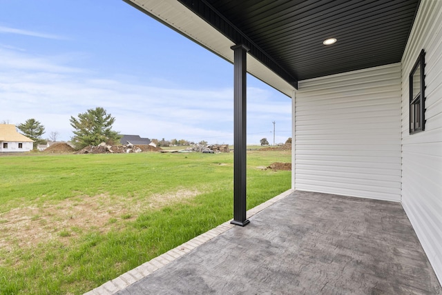 view of yard featuring a patio