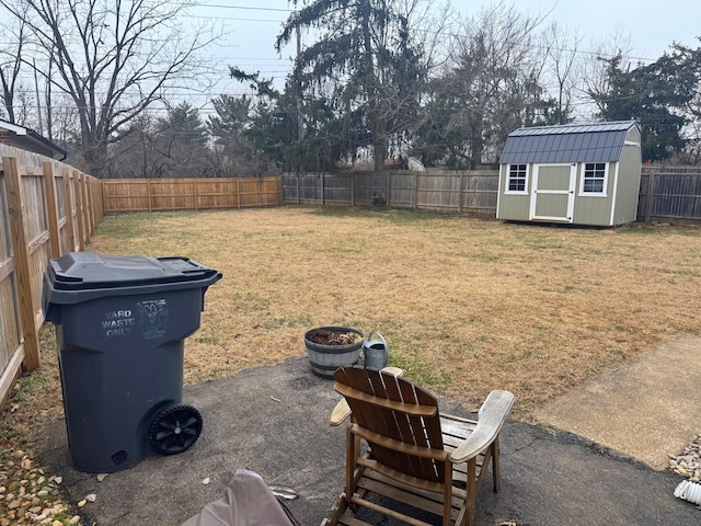 view of yard featuring an outdoor fire pit and a shed