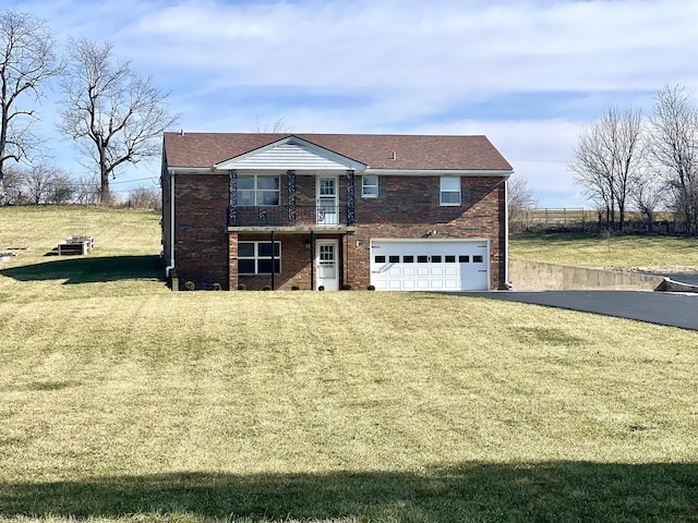 view of front of property featuring a garage and a front yard