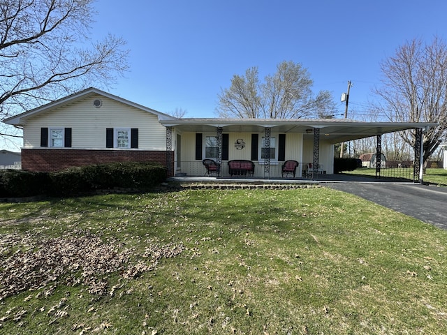 view of front of house featuring a carport, a porch, and a front lawn