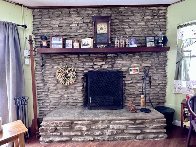 details featuring hardwood / wood-style flooring