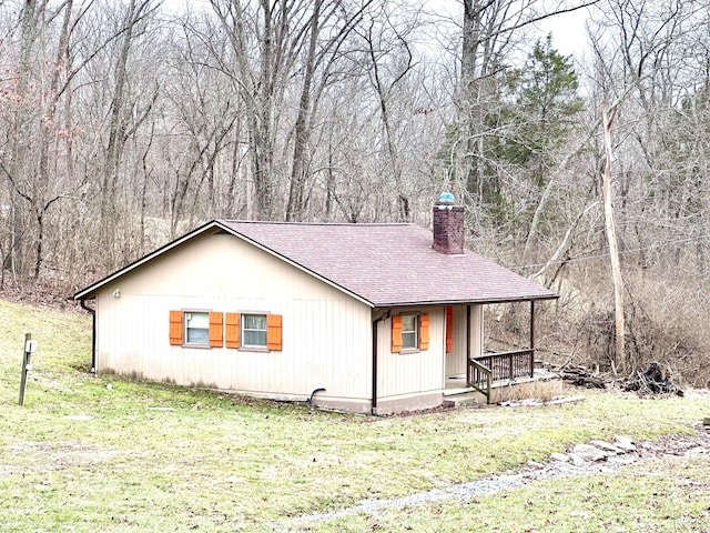 view of front of property with a porch and a front yard