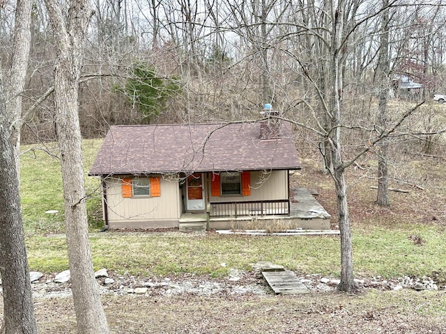 view of front of home featuring a porch and a front yard