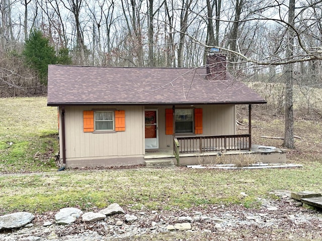 view of front facade with a porch and a front yard