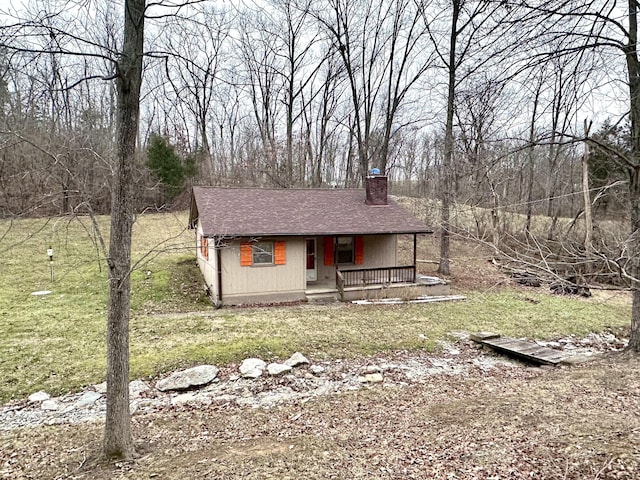 view of front of property with a front lawn