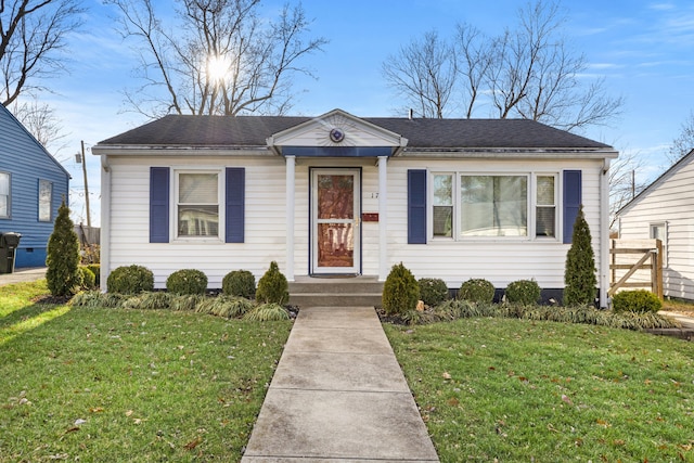 view of front of house featuring a front yard