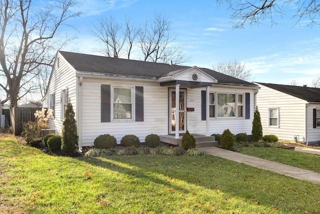 view of front facade featuring cooling unit and a front lawn