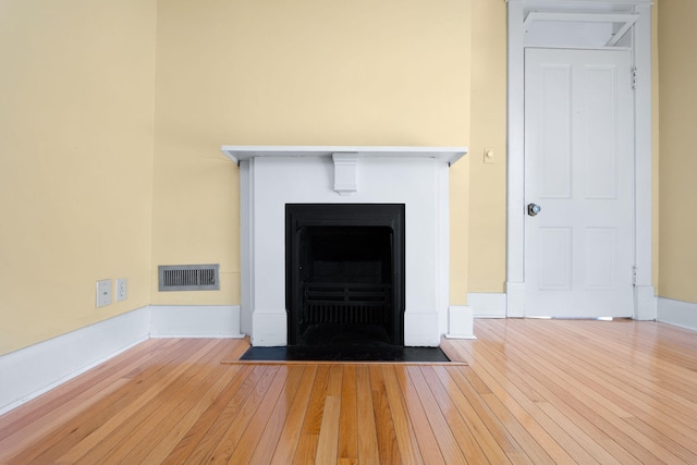 interior details with hardwood / wood-style floors