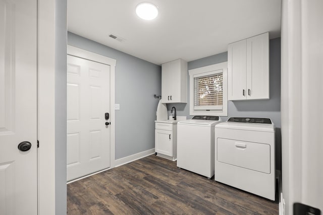 clothes washing area featuring sink, cabinets, independent washer and dryer, and dark wood-type flooring