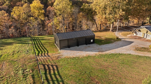 view of yard featuring a garage and an outdoor structure