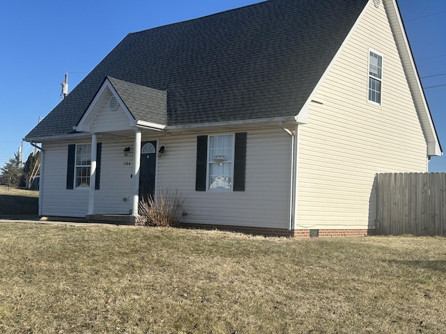 view of front of home featuring a front yard