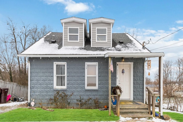 view of front of house with a front lawn