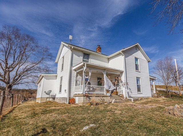 view of front of home featuring a front yard and covered porch