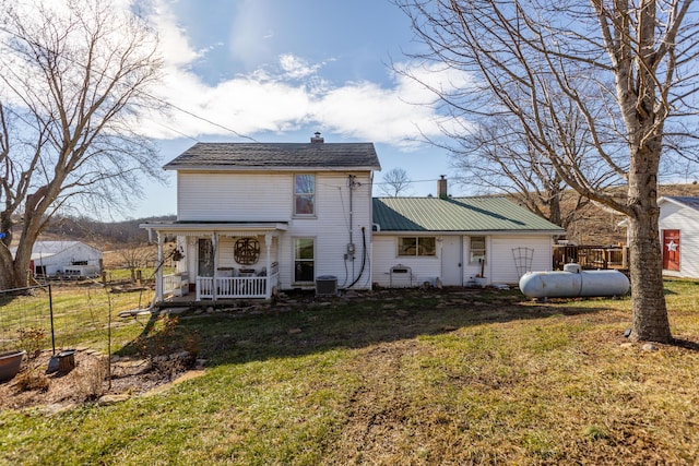 view of front of house with a front yard and covered porch