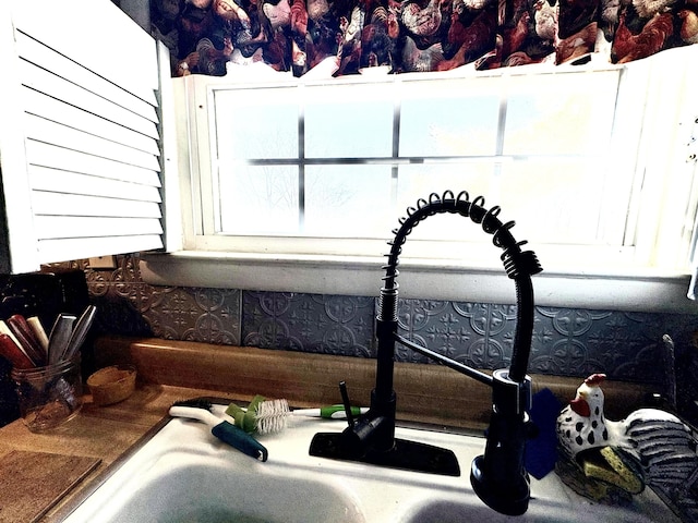 room details featuring sink