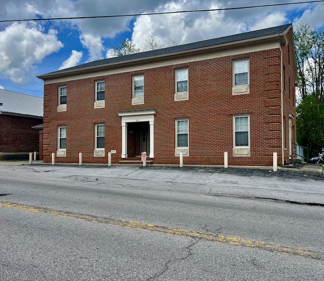 240 E Main St, Mount Vernon, KY 40456 - view of front facade with brick siding