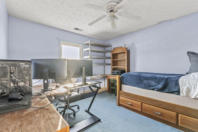 bedroom featuring a textured ceiling, carpet floors, and ceiling fan