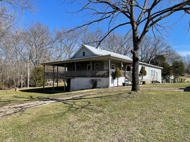 view of front facade featuring a porch and a front lawn