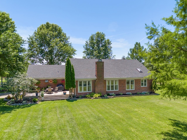 view of front of home featuring a wooden deck and a front yard