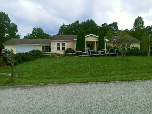 view of front of property featuring a front lawn and a garage