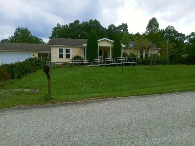 ranch-style house featuring a front lawn