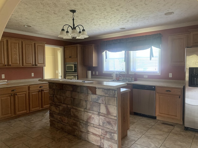 kitchen with an inviting chandelier, sink, hanging light fixtures, a textured ceiling, and stainless steel appliances