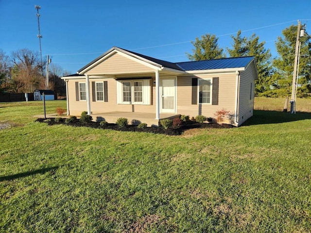 view of front facade featuring a front yard