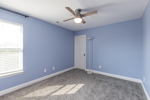 carpeted empty room featuring ceiling fan