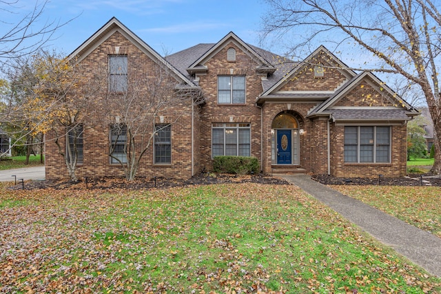 view of front of home featuring a front lawn