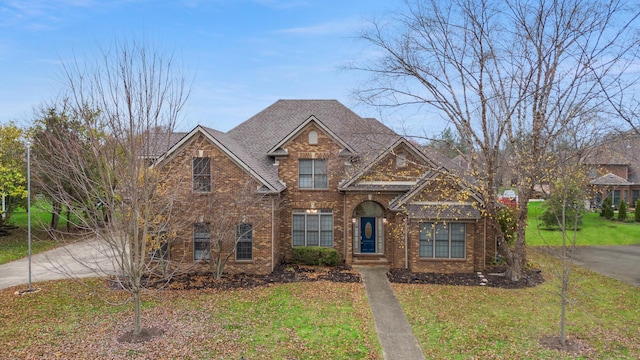 view of front of house featuring a front yard