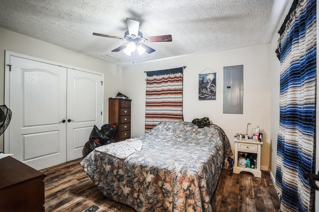 bedroom featuring electric panel, a textured ceiling, ceiling fan, and a closet