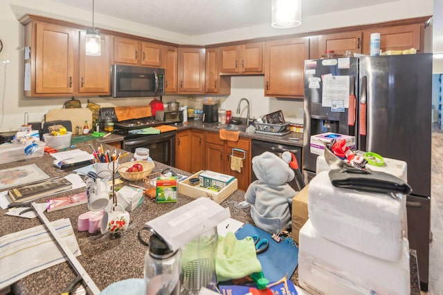 kitchen with sink, stainless steel appliances, and decorative light fixtures