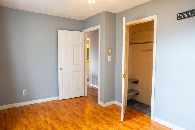 spare room with a textured ceiling, dark hardwood / wood-style flooring, and ceiling fan