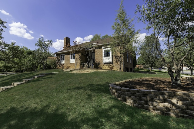 view of front of property with a front yard