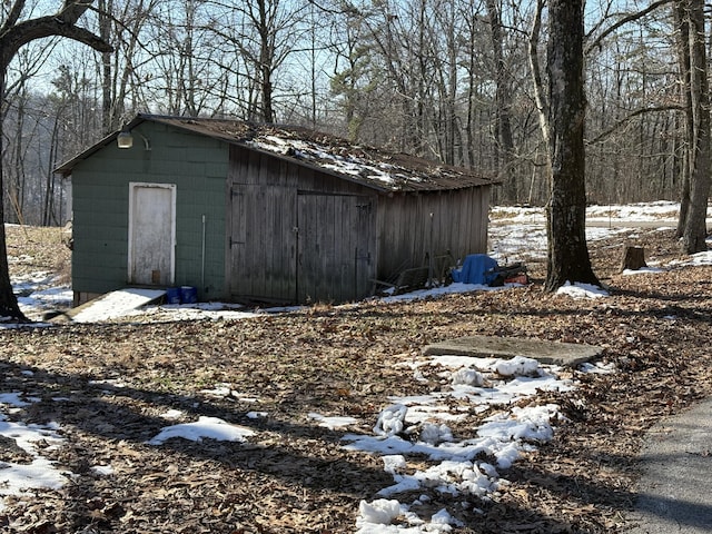 view of outbuilding