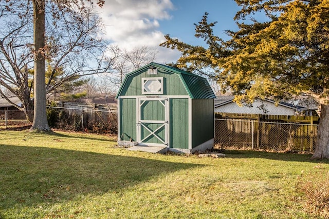 view of outdoor structure featuring a yard